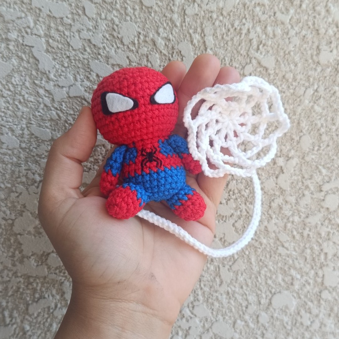 Homem aranha mini amigurumi